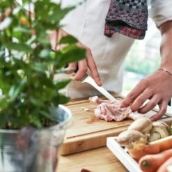 ZWILLING | PRO - Ausbeinmesser - Klinge 14cm -Berühmter Küchengeräte Laden ABMZ140 inuse 1 e6ad